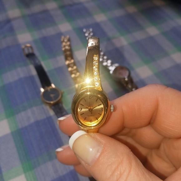 Lot of ladies wrist, bracelet watches (4) 1 of 1 posting - Picture 11 of 13